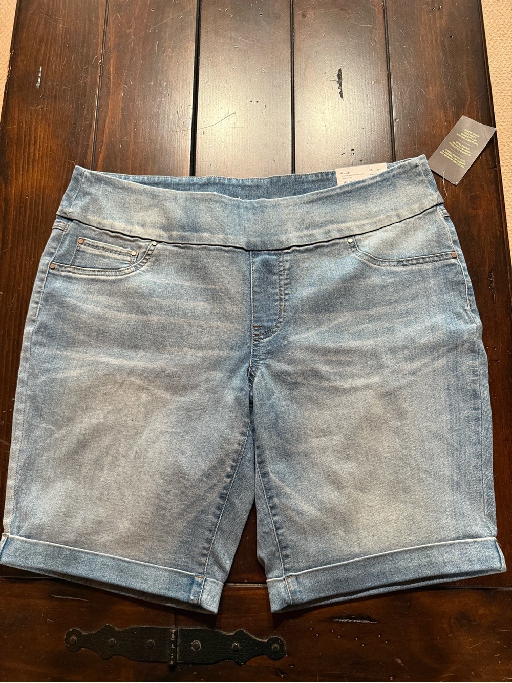 NWT Natural Reflections Light Blue Pull-On Denim Shorts Size 18